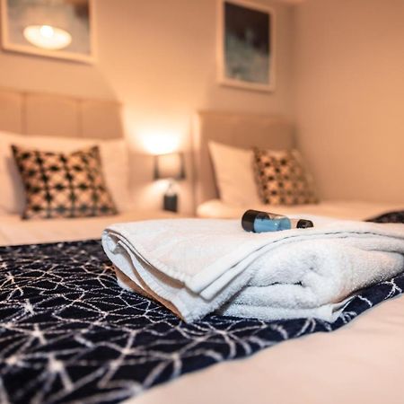 פורטסמות' Best Price! Perfect Gunwharf Accommodation - 5 Single Beds Or Kingsize Free Parking מראה חיצוני תמונה