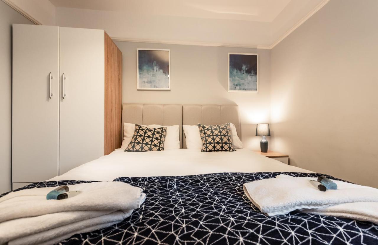 פורטסמות' Best Price! Perfect Gunwharf Accommodation - 5 Single Beds Or Kingsize Free Parking מראה חיצוני תמונה