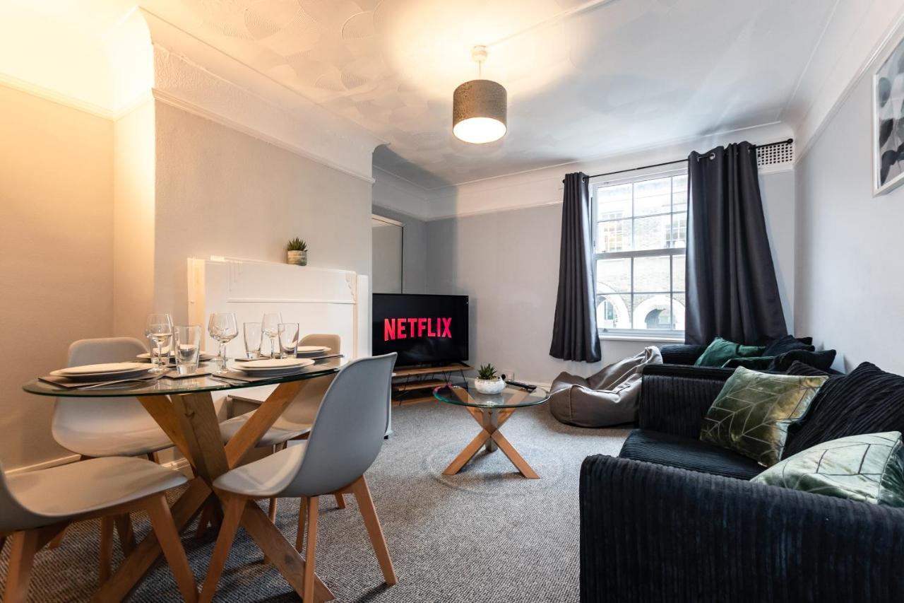 פורטסמות' Best Price! Perfect Gunwharf Accommodation - 5 Single Beds Or Kingsize Free Parking מראה חיצוני תמונה