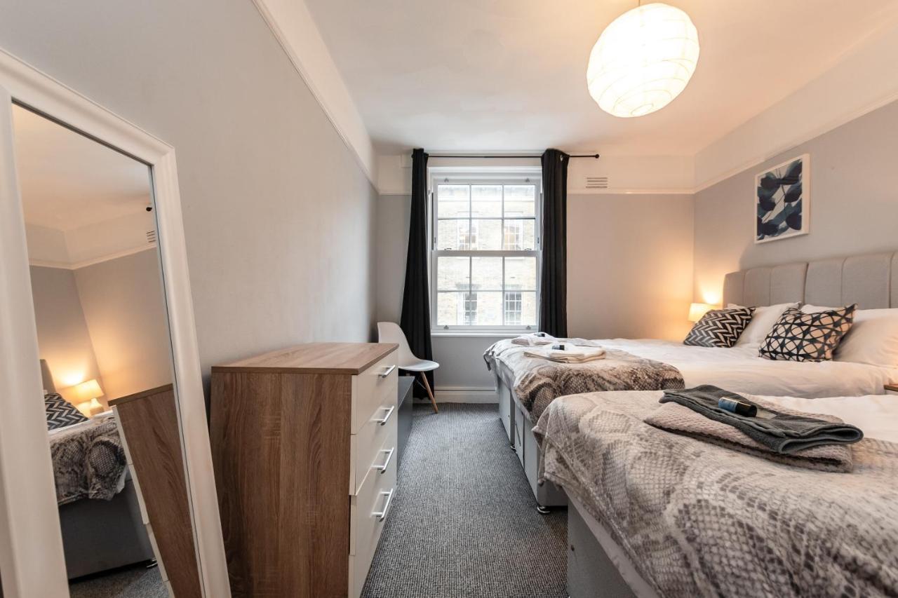 פורטסמות' Best Price! Perfect Gunwharf Accommodation - 5 Single Beds Or Kingsize Free Parking מראה חיצוני תמונה