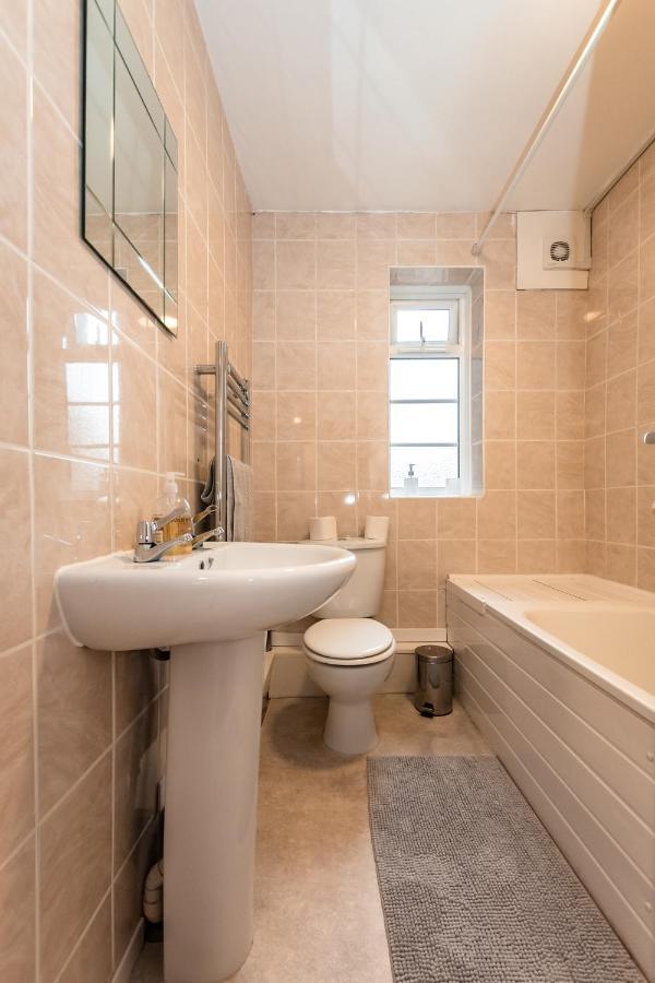 פורטסמות' Best Price! Perfect Gunwharf Accommodation - 5 Single Beds Or Kingsize Free Parking מראה חיצוני תמונה