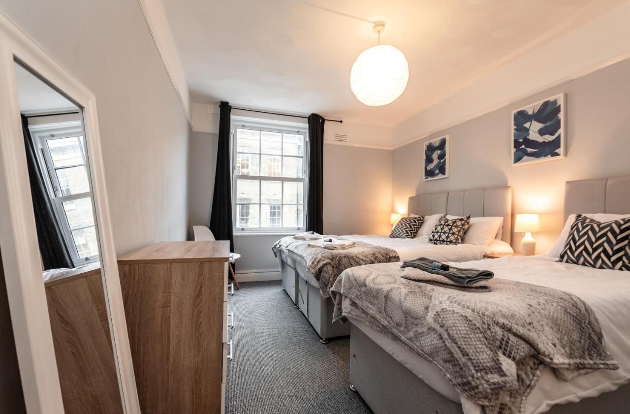 פורטסמות' Best Price! Perfect Gunwharf Accommodation - 5 Single Beds Or Kingsize Free Parking מראה חיצוני תמונה