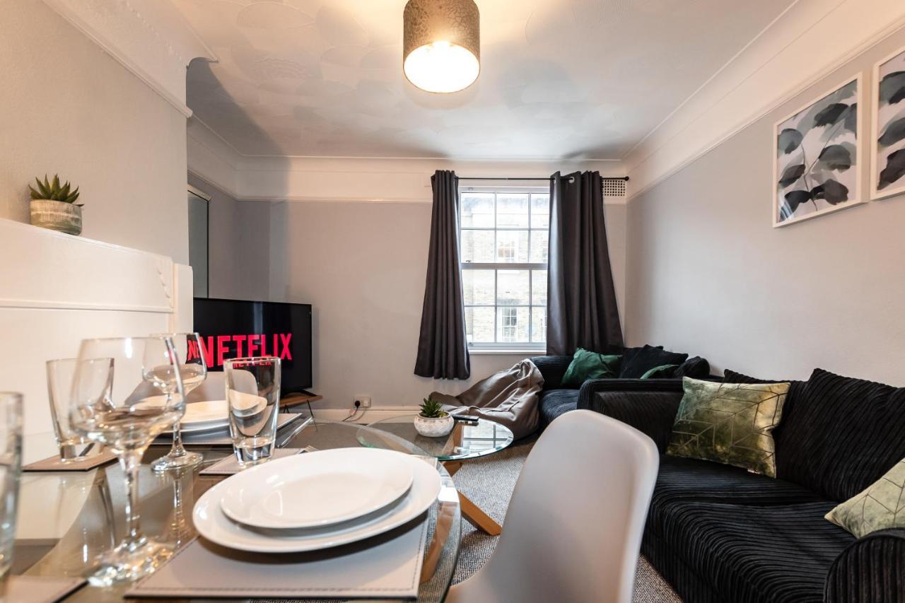פורטסמות' Best Price! Perfect Gunwharf Accommodation - 5 Single Beds Or Kingsize Free Parking מראה חיצוני תמונה