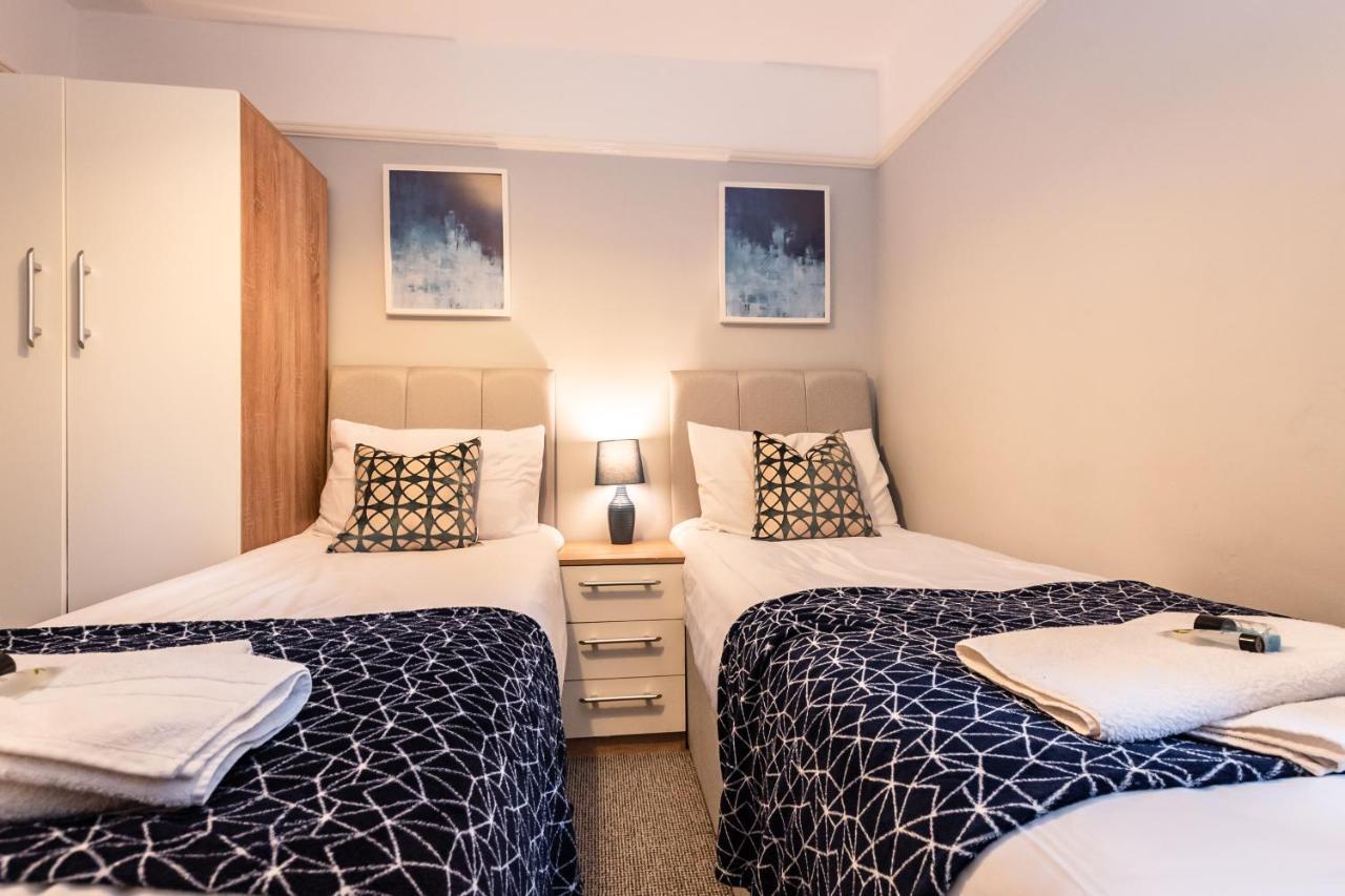 פורטסמות' Best Price! Perfect Gunwharf Accommodation - 5 Single Beds Or Kingsize Free Parking מראה חיצוני תמונה