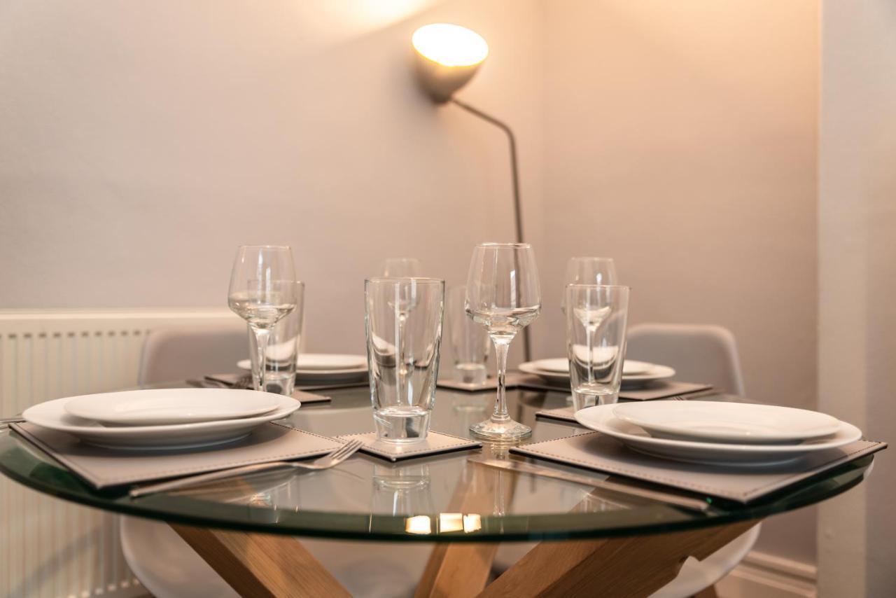 פורטסמות' Best Price! Perfect Gunwharf Accommodation - 5 Single Beds Or Kingsize Free Parking מראה חיצוני תמונה