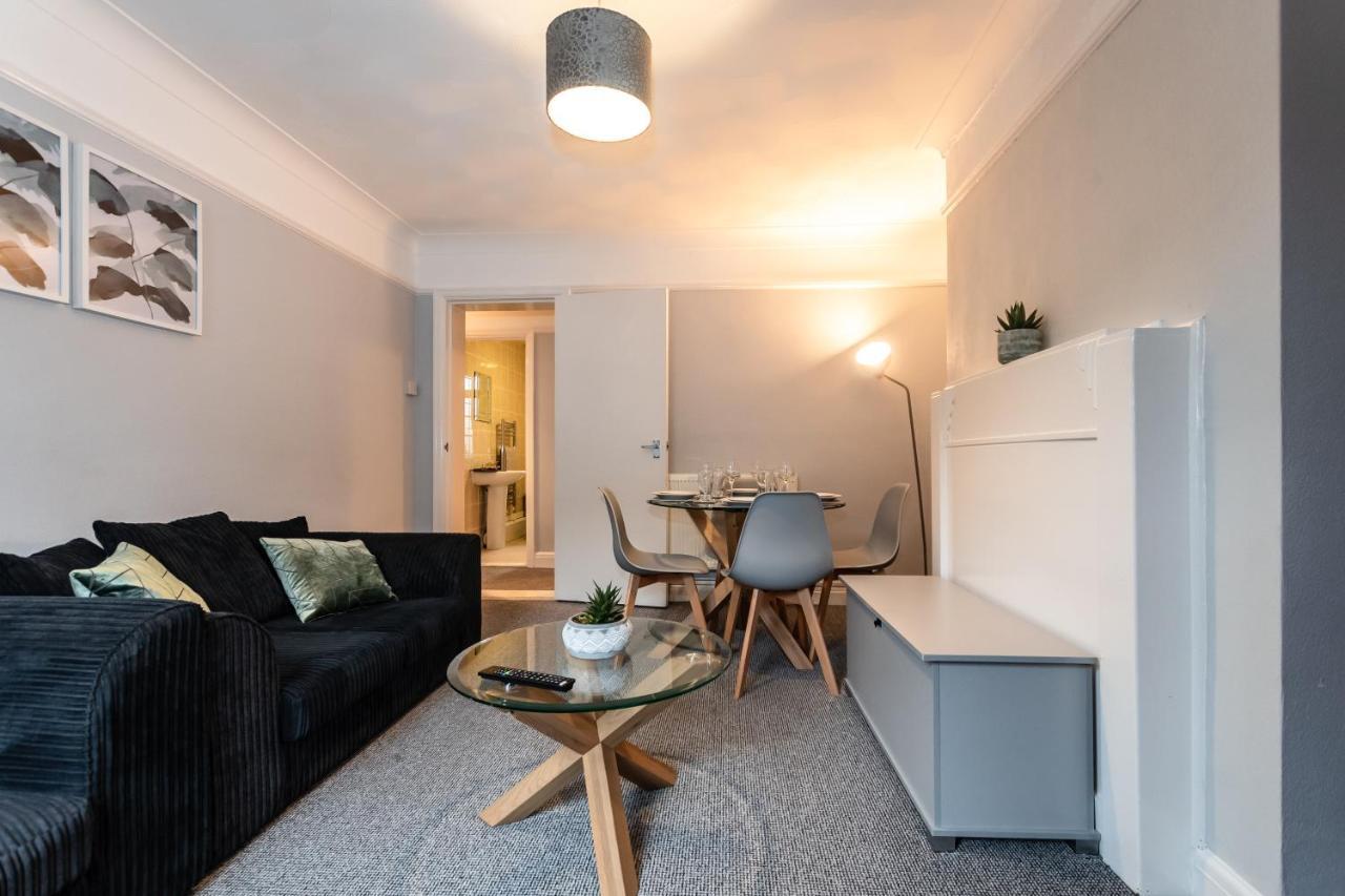 פורטסמות' Best Price! Perfect Gunwharf Accommodation - 5 Single Beds Or Kingsize Free Parking מראה חיצוני תמונה